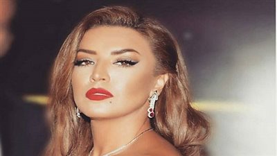 بالفيديو.. مطعم يفاجئ آمال بوشوشة بعيد ميلادها