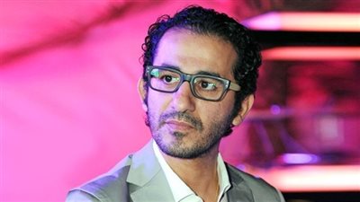 أحمد حلمي يوجه رسالة إلى والده