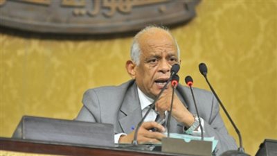تغيب النواب يثير غضب عبدالعال.. رئيس البرلمان يهدد بإحالتهم للجنة القيم.. والقانونيون: اللائحة تنص على معاقبة المتغيب