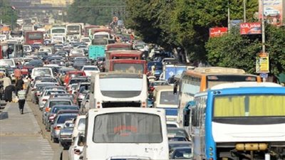 زحام مروري أعلى الطرق والمحاور الرئيسية بالقاهرة والجيزة 