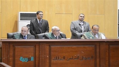 بدء محاكمة 5 متهمين في 