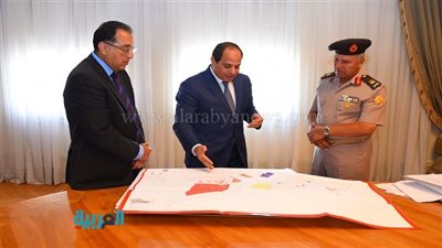 السيسي يجتمع بوزير الإسكان ورئيس الهيئة الهندسية