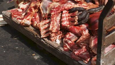 ضبط 355 كيلو لحوم ودواجن فاسدة داخل مطعم شهير بالدقي 