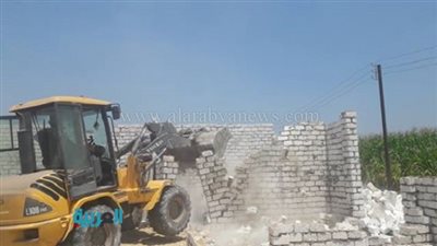 بالصور.. إزالة 25 حالة تعدٍ على الأراضي الزراعية بالمنيرة