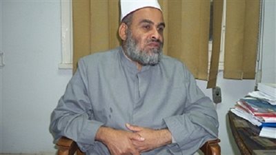 عالم أزهري بالسويس يستنكر الاعتداء على دور العبادة