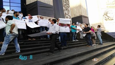 بالصور.. وقفة لمحرري 