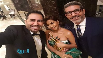 بالصور.. شيرين عبدالوهاب تطل بملابس غريبة في مهرجان 