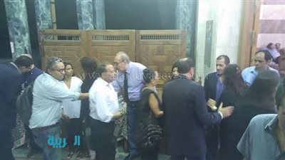 بالصور.. الفخراني وصباحي ويوسف أبرز الحاضرين في عزاء 