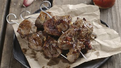 نصائح للوقاية من التسمم بعد حفلات الشواء على الفحم