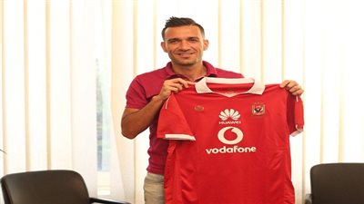 الأهلي يدرج معلول بالقائمة الإفريقية