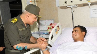 بالصور..الفريق أول صدقي صبحي يزور الأبطال المصابين بالمستشفيات العسكرية