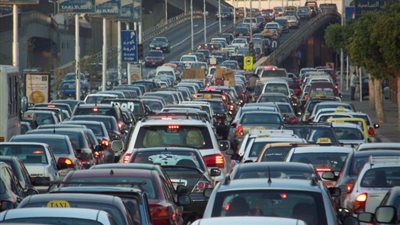  تكدس مروري أعلى كوبري 6 أكتوبر ومحور صلاح سالم 