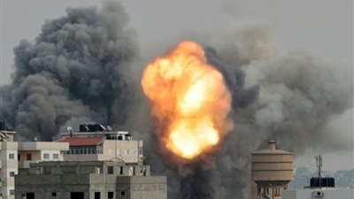 خبير عسكري سوري: الغارات الأمريكية تستهدف المدنيين فقط