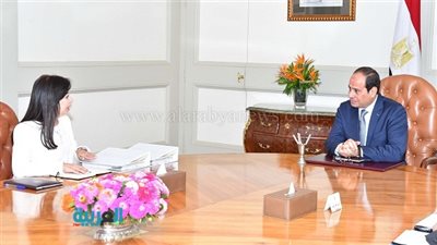 السيسي يتابع تطورات إنشاء المجلس الأعلى للاستثمار مع داليا خورشيد
