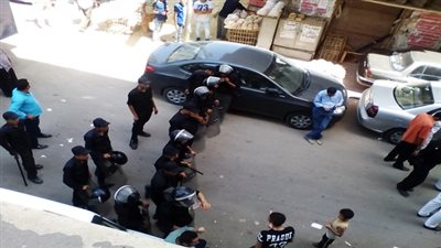 بالصور.. الأمن يتفاوض مع طلاب الثانوية المحتجين بـ