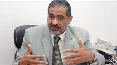 جلسات أبو العلا ماضي في المقطم تثير الجدل.. 