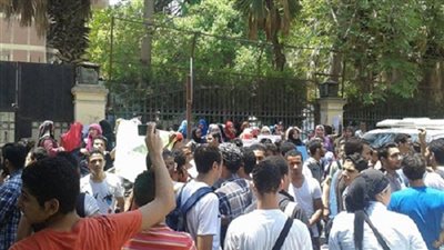 هتافات طلاب الثانوية العامة ضد وزير التربية والتعليم 