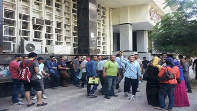 وقفة لطلاب دبلومات السياحة احتجاجًا على إلغاء الشهادات المعادلة