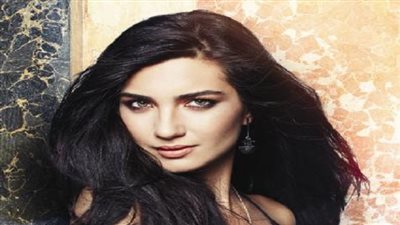 لميس التركية تقص شعرها وتهديه لمرضى السرطان