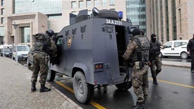 قوات الأمن التركية تلقي القبض على ثمانية بإزمير غربي البلاد