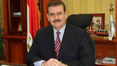 وزير النقل يطالب بتشديد الرقابة على تذاكر القطارات