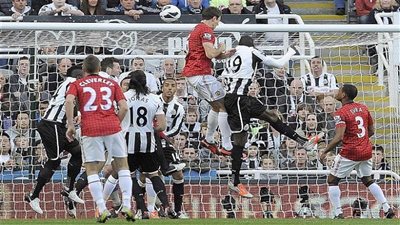 التعادل السلبي بين مانشستر يونايتد ونيوكاسل في الشوط الأول