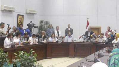 مؤتمر وزير الآثار لكشف ملابسات بيع تمثال 