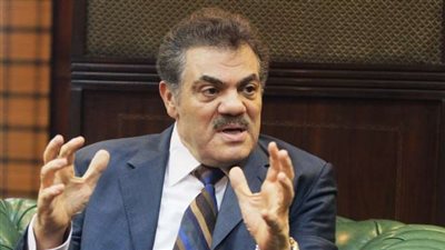 الوفد يقرر فصل أي عضو يشهر بالحزب على 