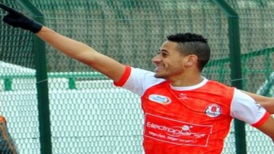 المغربي مراد باتنة مهاجم الأهلي المحتمل.. 42 هدفًا خلال 5 مواسم