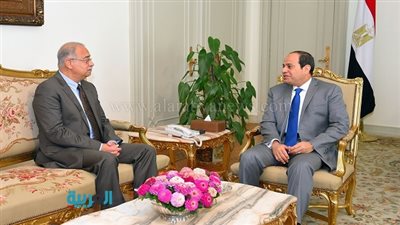 السيسي يناقش مجمل الموقف الاقتصادي مع رئيس الوزراء 