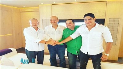 بالصور.. عمرو أديب يوقع عقود انضمامه لقنوات 