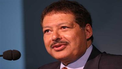  ومضات من حياة أحمد زويل الأسرية.. الحب الأول في جامعة الإسكندرية.. والزوجة الثانية من سوريا.. لديه 4 أبناء.. ووصيته الأخيرة الدفن بتراب مصر