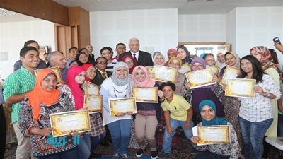 محافظ السويس يكرم الدفعة الثانية من أوائل الثانوية