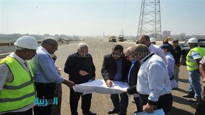 بالصور.. وزير النقل يتفقد أعمال تنفيذ الطريق الدائري الإقليمي 