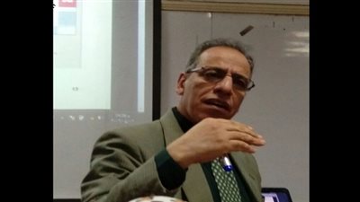 أستاذ علم اجتماع: مواقع التواصل الاجتماعي تؤدي إلى الانفراد