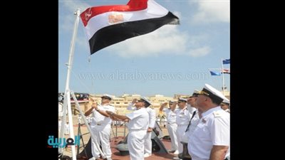 رفع العلم المصري على لنش الصواريخ الروسي 