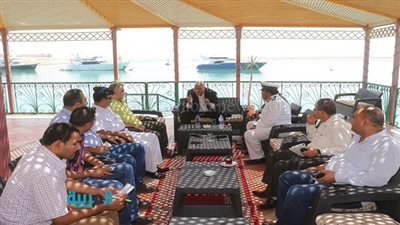 محافظ السويس يأمر بتكثيف الحملات على الأسواق لضبط الأسعار
