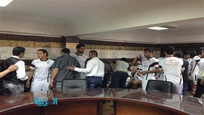 بالصور..وصول لاعبو الزمالك لمقر النادي لحضور مؤتمر ستانلي