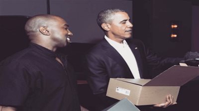 بالصور.. زوج كيم كاردشيان يهنئ أوباما بعيد ميلاده الـ 55