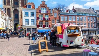 بالصور.. تعرف على المدن التى تدفع أعلى رواتب للاجئين 