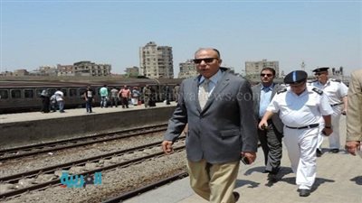 بالصور.. مدير شرطة النقل يتفقد محطات المترو والسكك الحديدية 