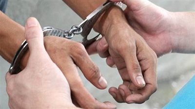 ضبط عاطل انتحل صفة رجل شرطة لسرقة المواطنين بالخليفة