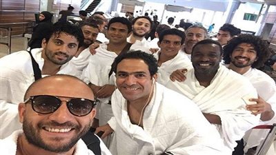 بالصور.. لاعبو الإنتاج الحربي يؤدون العمرة بعد انتهاء دورة تبوك