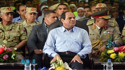 السيسي يستمع إلى شرح بشأن أنفاق قناة السويس 