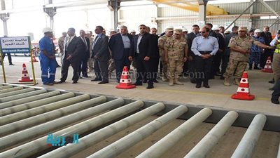السيسي يتفقد موقع أنفاق قناة السويس