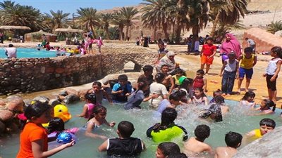 وزير السياحة عن صور 