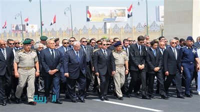 السيسي يقدم واجب العزاء لأسرة أحمد زويل