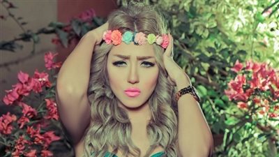 سارة سلامة تحتل قائمة المشاغبين في السينما بإطلالتها المثيرة للجدل.. 