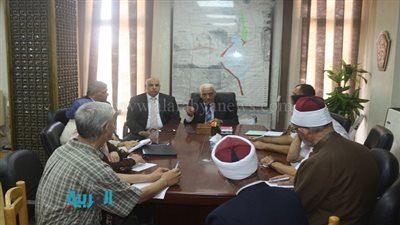 بالصور.. محافظ السويس يناقش عددًا من الموضوعات المتعلقة بالأمن 