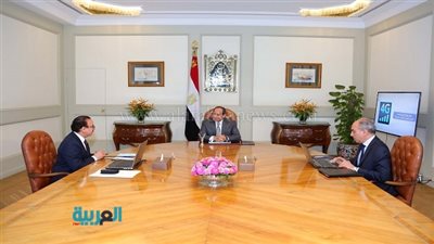 السيسي يجتمع بوزير الاتصالات لمناقشة سبل تطوير بنية القطاع 